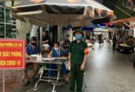 Phường Cát Dài (Lê Chân): Lập chốt khai báo QQ8839 Đăng ký, Tải app và kiểm soát dịch COVID-19 tại lối ra vào chợ Hàng Gà