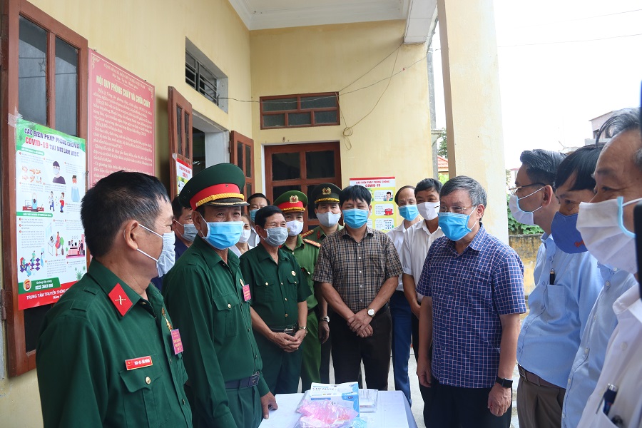 Đồng chí Nguyễn Xuân Bình- Phó Chủ tịch Thường trực UBND TP cùng lãnh đạo huyện An Dương trồng cây khu vực trước trụ sở huyện An Dương Đồng chí Nguyễn Xuân Bình- Phó Chủ tịch Thường trực UBND TP cùng lãnh đạo huyện An Dương trồng cây khu vực trước trụ sở huyện An Dương