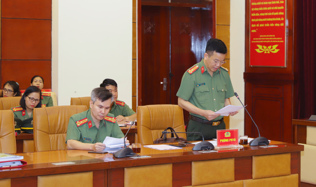 Thượng tá Bùi Xuân Trường – Trưởng phòng Hậu Cầu báo cáo tại hội nghị