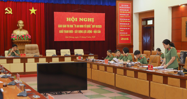 Thượng tá Nguyễn Thu Hồng - Tổng Biên tập Báo ANHP góp ý tại hội nghị