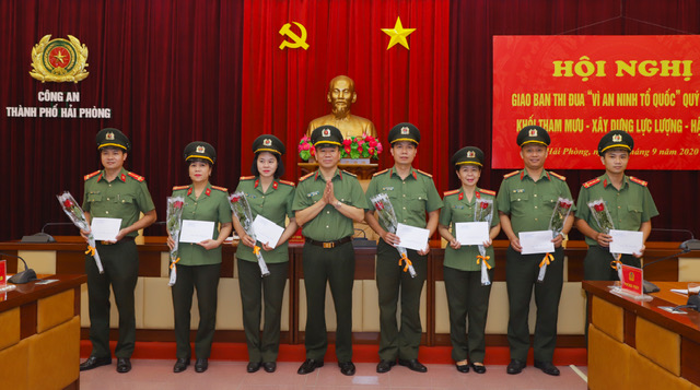 Thượng tá Bùi Xuân Trường – Trưởng phòng Hậu Cầu, CATP biểu dương các tập thể, cá nhân có thành tích xuất sắc