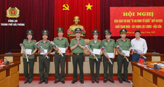 Thượng tá Bùi Xuân Trường – Trưởng phòng Hậu Cầu, CATP biểu dương các tập thể, cá nhân có thành tích xuất sắc
