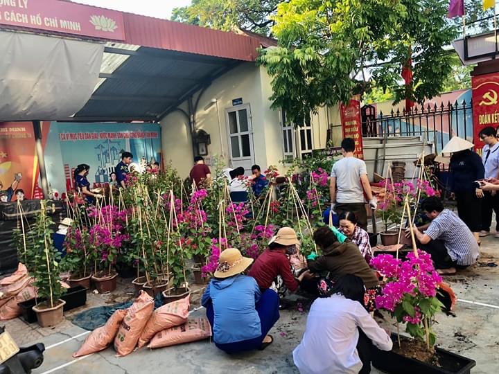 ĐVTN phường Thượng Lý tham gia Đổi quà QQ88 tuyến đường hoa