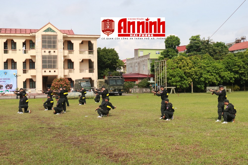 Tiểu đoàn Cảnh sát Cơ động thực hiện kỹ thuật vận động bắn ứng dụng 5 tư thế của Cảnh sát Đặc nhiệm