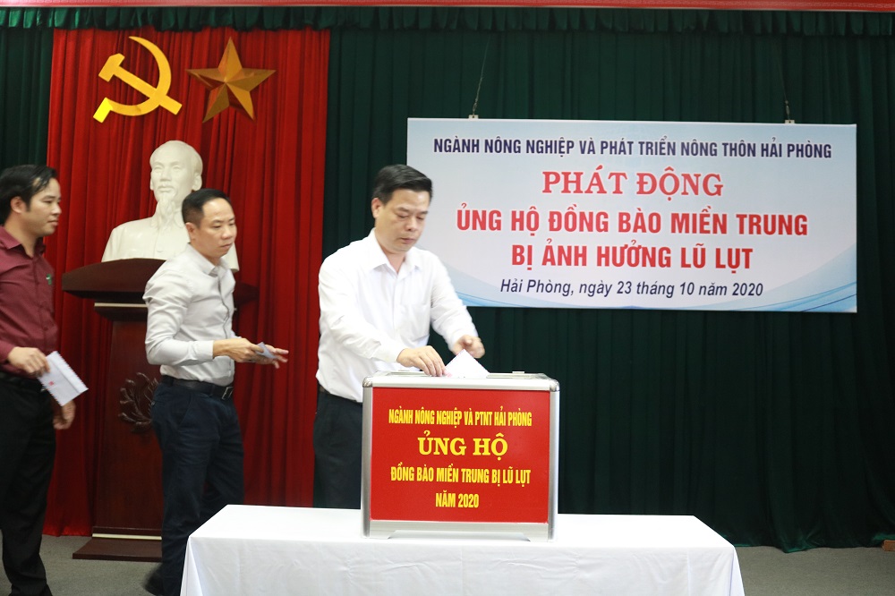 Các đại biểu hưởng ứng lễ phát động