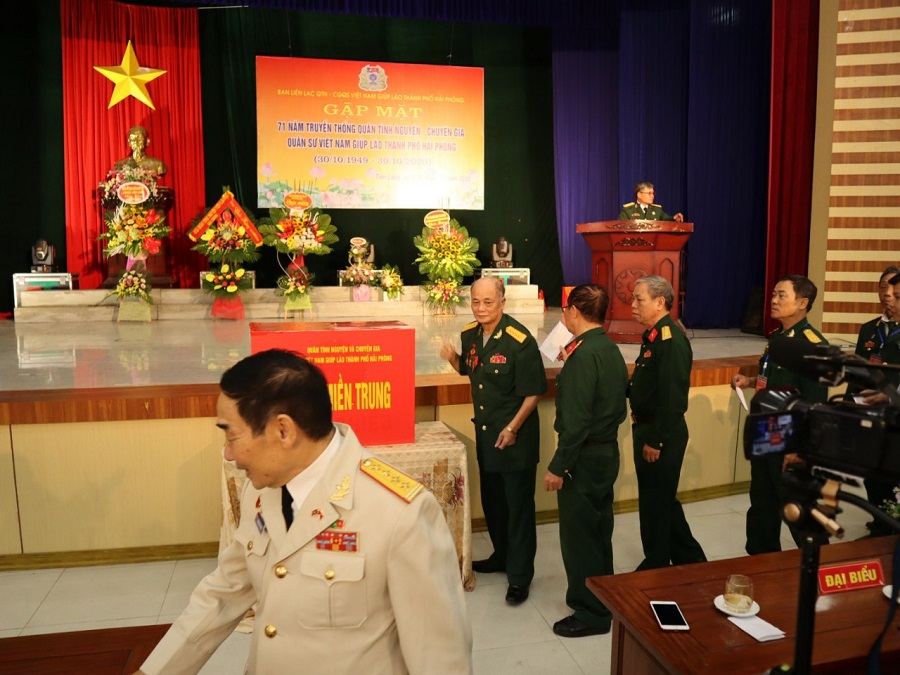Các hội viên tham gia ủng hộ các tỉnh miền Trung bị lũ lụt Các hội viên tham gia ủng hộ các tỉnh miền Trung bị lũ lụt