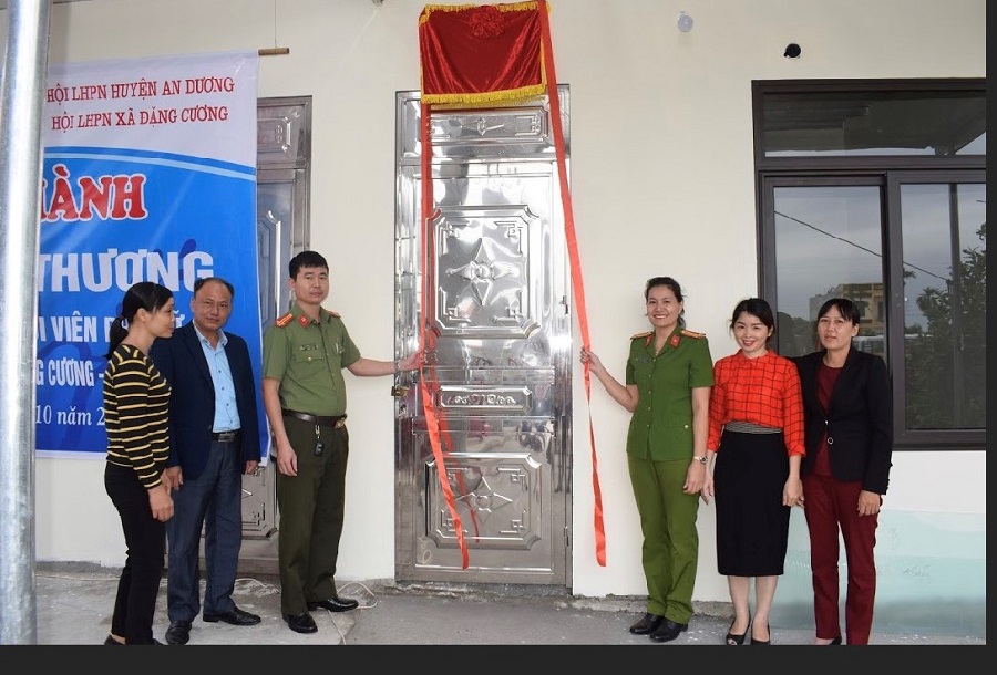Ngôi nhà của chị Sinh sau 2,5 tháng thi công đã đưa vào sử dụng Ngôi nhà của chị Sinh sau 2,5 tháng thi công đã đưa vào sử dụng