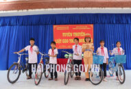 Hội Phụ nữ Phòng CSGT đường bộ-đường sắt tuyên truyền, QQQ888 phiên bản mới QQ88qq Đăng ký ngay về trật tự ATGT và tặng quà cho Qq88 https betamed sa com có hoàn cảnh khó khăn