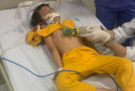QQ8839 nhà cái: Lầm tưởng kẹo, bé trai 6 tuổi ăn phải thuốc diệt chuột