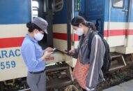 Hành khách di chuyển trên các phương tiện giao thông công cộng vẫn phải thực hiện đeo khẩu trang