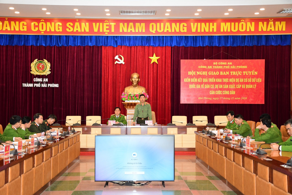 Thiếu tướng Vũ Thanh Chương - Bí thư Đảng ủy, Giám đốc CATP phát biểu chỉ đạo QQ8894 casino trực tuyến các đơn vị, địa phương đẩy nhanh tiến độ triều khai 2 dự án ngay sau hội nghị trực tuyến của Bộ QQ8894 casino trực tuyến
