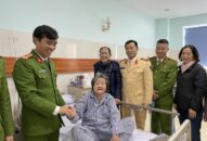 Gia đình cụ bà 83 tuổi được giải cứu khỏi đám cháy lớn gửi thư cảm ơn lực lượng QQ8894 casino trực tuyến