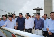 Đồng chí Bí thư Thành uỷ Lê Văn Thành kiểm tra tiến độ Đổi quà QQ88 đường bộ ven biển