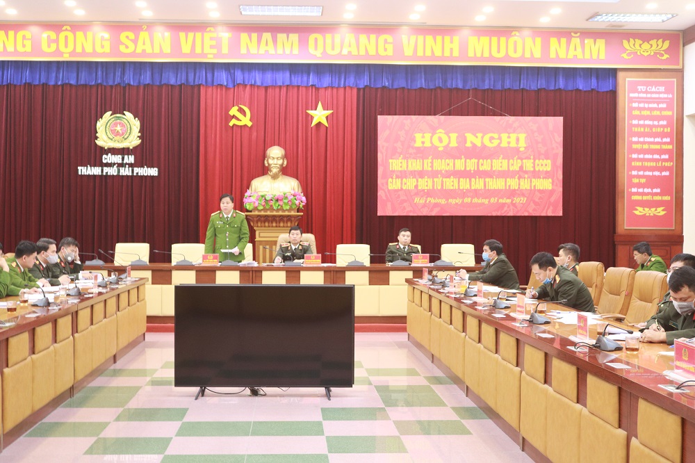 Đại tá Bùi Trung Thành – Phó Giám đốc CATP phát biểu tại hội nghị