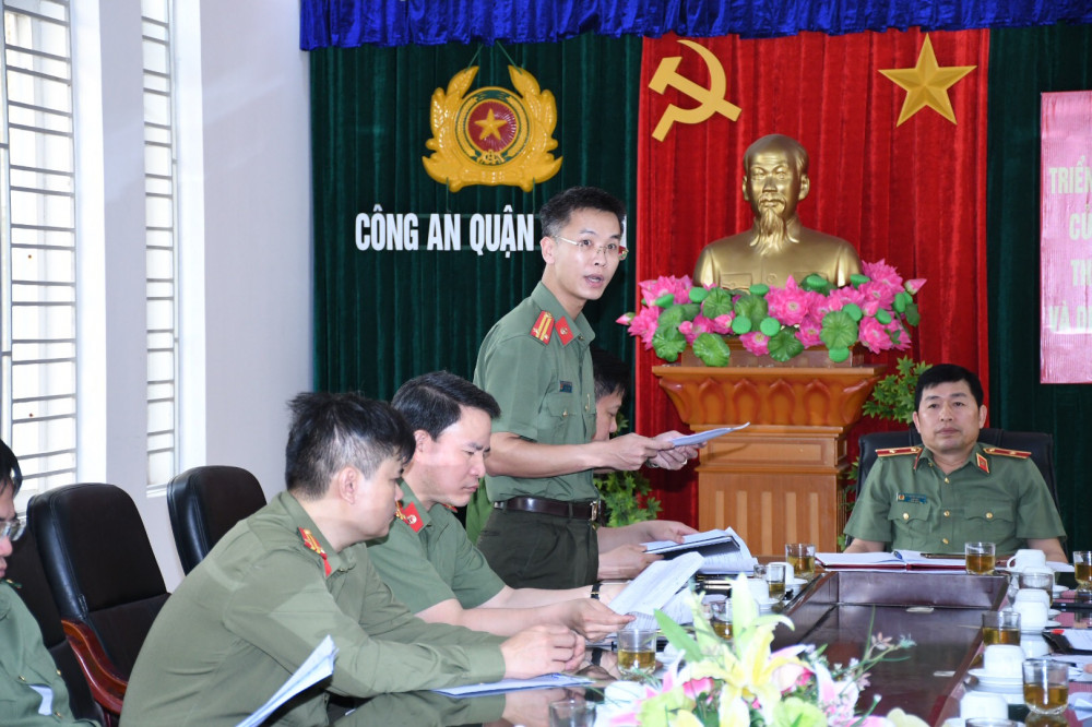 Trung tá Nguyễn Việt Anh – Trưởng phòng Tham mưu, CATP, quán triệt, triển khai Kế hoạch số 379/KH-CAHP-PV01, ngày 13-3-2021 của CATP về việc thực hiện Chỉ thị số 10/CT-UBND ngày 12-3-2021 của UBND TP về việc đẩy mạnh thực hiện dự án Cơ sở dữ liệu quốc gia về dân cư (CSDLQG về DC) và dự án Sản xuất, cấp, quản lý CCCD