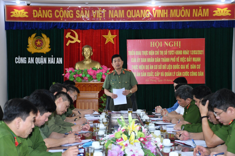 Thiếu tướng Vũ Thanh Chương – Giám đốc CATP chỉ đạo QQ8894 casino trực tuyến các đơn vị, địa phương quyết liệt triển khai hiệu quả cao điểm cấp CCCD gắn chíp điện tử