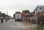 Chiếm dụng lòng, lề đường giao thông nông thôn để tập kết vật liêu Đổi quà QQ88: Tiềm ẩn nguy cơ mất an toàn
