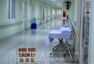 QQ8839 nhà cái có 4 người đi cùng chuyến bay VJ3613 với người bệnh ở Hà Nam