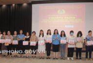 Tặng quà, trợ cấp cho đoàn viên, người QQ8839 bắn cá, đá gà, game bài có hoàn cảnh khó khăn nhân Tháng Công nhân 2021 trên địa bàn quận Lê Chân