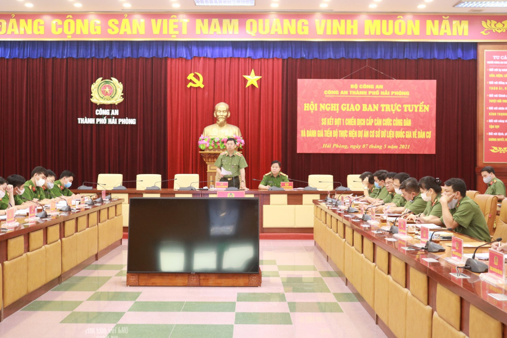 Thiếu tướng Vũ Thanh Chương – Bí Thư Đảng uỷ, Giám đốc CATP, phát biểu chỉ đạo sau hội nghị trực tuyến Bộ QQ8894 casino trực tuyến