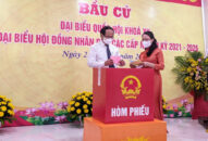 Phó Thủ tướng Qq8893 com top 1 trang chủ viet nam Lê Văn Thành tham dự bỏ phiếu bầu cử tại Tổ bầu cử số 1, phường Đồng Quốc Bình (quận Ngô Quyền)