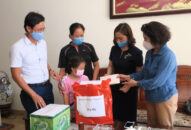 Hội Liên hiệp Phụ nữ thành phố đi thăm và tặng quà con một số y bác sĩ QQ 88 Sòng bạc trực tuyến TOP 1 Việt Nam chi viện tại tỉnh Bắc Giang