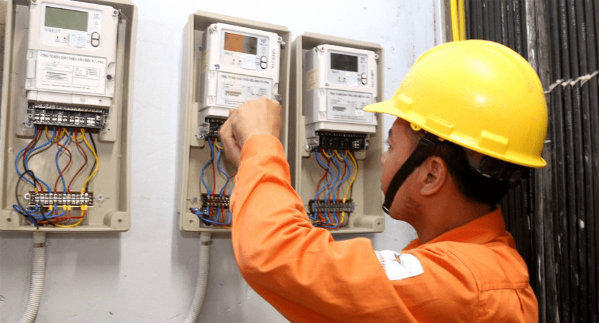 Phụ tải điện trong ngày 31-5 có công suất đỉnh là 1.354 MW, sản lượng điện là 360 triệu kWh/ngày Phụ tải điện trong ngày 31-5 có công suất đỉnh là 1.354 MW, sản lượng điện là 360 triệu kWh/ngày