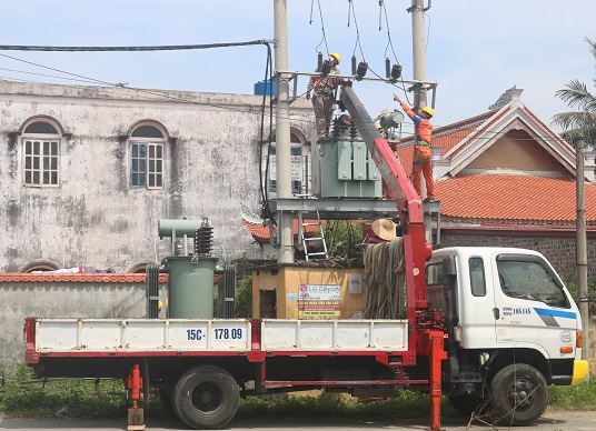 Điện lực Vĩnh Bảo thực hiện nâng cấp Trạm biến áp tại thôn Ngãi Am, xã Hòa Bình Điện lực Vĩnh Bảo thực hiện nâng cấp Trạm biến áp tại thôn Ngãi Am, xã Hòa Bình