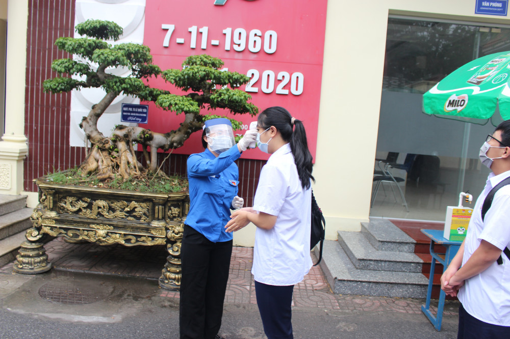 Các QQ 88 Sòng bạc trực tuyến TOP 1 Việt Nam viên đo nhiệt độ cho thí sinh