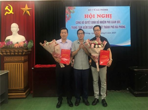 TS. Phan Huy Thục - Phó Giám đốc Sở QQ8839 Đăng ký, Tải app trao Trang chủ chính thức QQ88 | Đăng ký , Đăng nhập của Sở QQ8839 Đăng ký, Tải app và tặng hoa chúc mừng 02 đồng chí tân Phó Giám đốc Trung tâm Kiểm soát bệnh tật thành phố TS. Phan Huy Thục - Phó Giám đốc Sở QQ8839 Đăng ký, Tải app trao Trang chủ chính thức QQ88 | Đăng ký , Đăng nhập của Sở QQ8839 Đăng ký, Tải app và tặng hoa chúc mừng 02 đồng chí tân Phó Giám đốc Trung tâm Kiểm soát bệnh tật thành phố