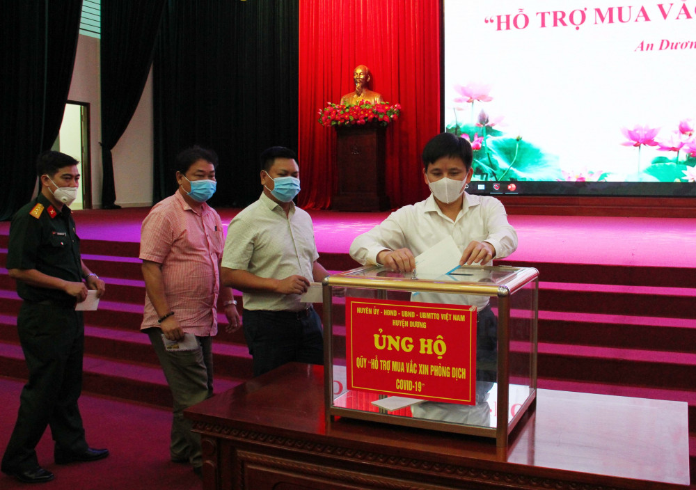 Lãnh đạo huyện An Dương tham gia ủng hộ Quỹ hỗ trợ mua vắc xin phòng chống Covid-19 Lãnh đạo huyện An Dương tham gia ủng hộ Quỹ hỗ trợ mua vắc xin phòng chống Covid-19