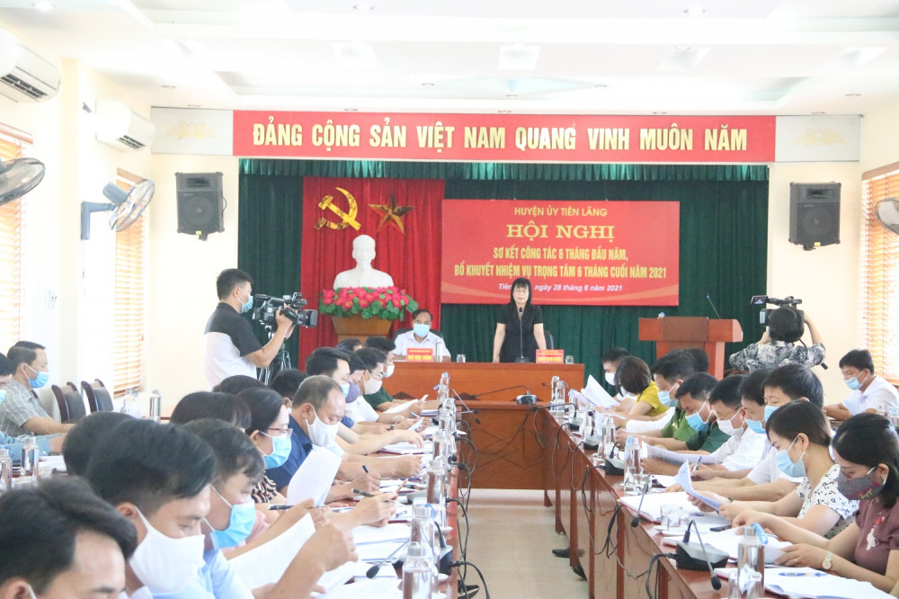 Quang cảnh hội nghị Huyện ủy Tiên Lãng sơ kết công tác 6 tháng đầu năm 2021 Quang cảnh hội nghị Huyện ủy Tiên Lãng sơ kết công tác 6 tháng đầu năm 2021