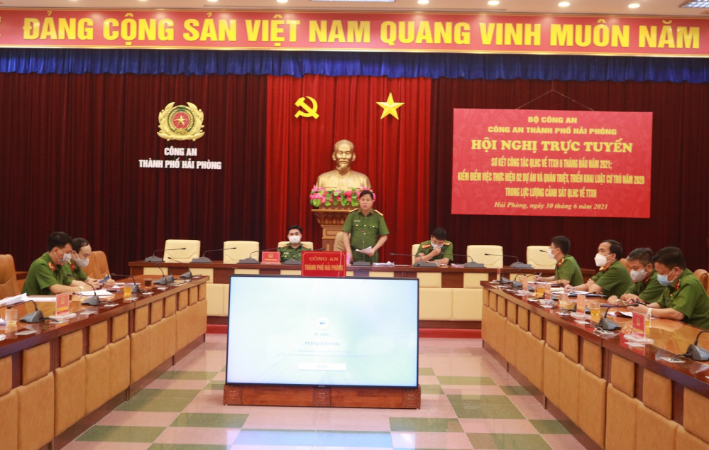 Đại tá Bùi Trung Thành – Phó Giám đốc CATP phát biểu chỉ đạo sau hội nghị trực tuyến của Bộ QQ8894 casino trực tuyến