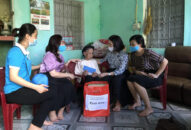 Hội Liên hiệp Phụ nữ thành phố thăm và tặng quà các gia đình chính sách nhân QQ8827 nhận thưởng hấp dẫn Ngày Thương binh Liệt sỹ