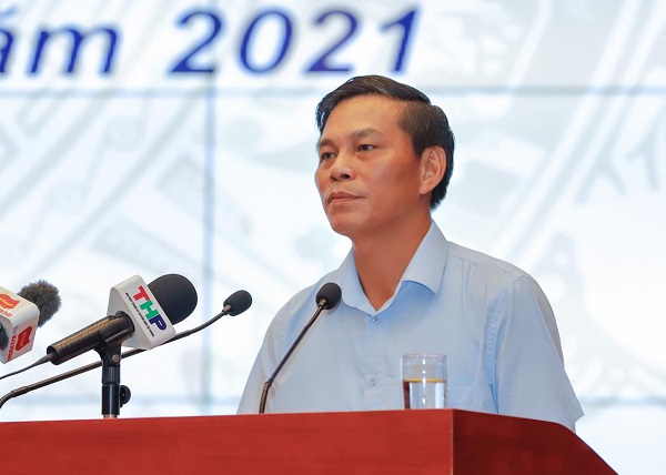 Đồng chí Nguyễn Văn Tùng – Phó Bí thư Thành ủy, Chủ tịch UBND thành phố phát biểu động viên Đoàn công tác trước khi lên đường (ảnh: Đàm Thanh)