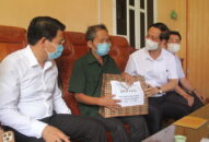 Phó Bí thư Thường trực Thành ủy thăm, tặng quà nhân dịp QQ8827 nhận thưởng hấp dẫn 74 năm Ngày Thương binh, liệt sỹ