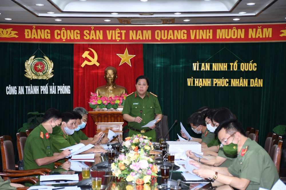 Đại tá Bùi Trung Thành – Phó Giám đốc CATP phát biểu chỉ đạo tại cuộc họp