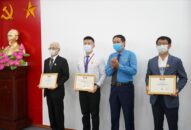 3 người nước ngoài nhận QQ8827 nhận thưởng hấp dẫn chương Vì sự nghiệp Công đoàn