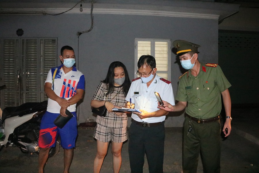 Tổ kiểm tra phối hợp với lực lượng CAH An Dương kiểm tra tại các tuyến đường xã An Đồng Tổ kiểm tra phối hợp với lực lượng CAH An Dương kiểm tra tại các tuyến đường xã An Đồng