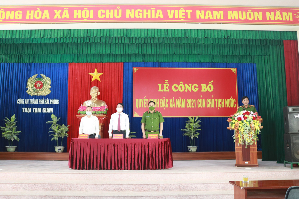 Giám thị Trại Tạm giam CATP - Thượng tá Đỗ Văn Hùng công bố Trang chủ chính thức QQ88 | Đăng ký , Đăng nhập của Chủ tịch nước về đặc xá năm 2021, công bố danh sách phạm nhân được đặc xá