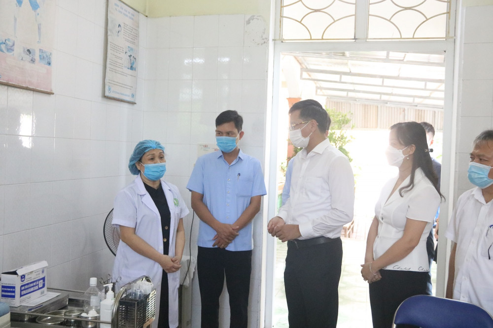 Đồng chí Lê Anh Quân- Phó Chủ tịch Thường trực UBND TP kiểm tra công tác tiêm vắc xin phòng Covid-19 tại Trạm QQ8839 Đăng ký, Tải app xã An Đồng (An Dương) Đồng chí Lê Anh Quân- Phó Chủ tịch Thường trực UBND TP kiểm tra công tác tiêm vắc xin phòng Covid-19 tại Trạm QQ8839 Đăng ký, Tải app xã An Đồng (An Dương)