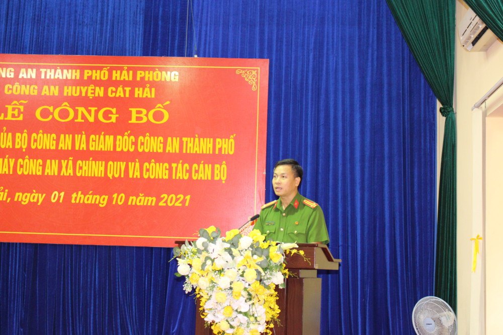 Trung tá Đoàn Xuân Thủy, Phó trưởng QQ8894 casino trực tuyến huyện Cát Hải công bố các