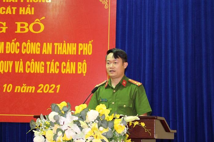 Thượng tá Đỗ Văn Điệp, Trưởng QQ8894 casino trực tuyến huyện Cát Hải trao Trang chủ chính thức QQ88 | Đăng ký , Đăng nhập công tác cho các CBCS