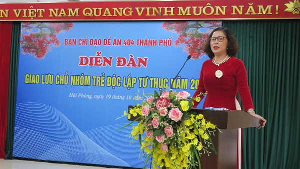 Đồng chí Vũ Thị Kim Liên, Chủ tịch Hội LHPN thành phố phát biểu tại hội nghị