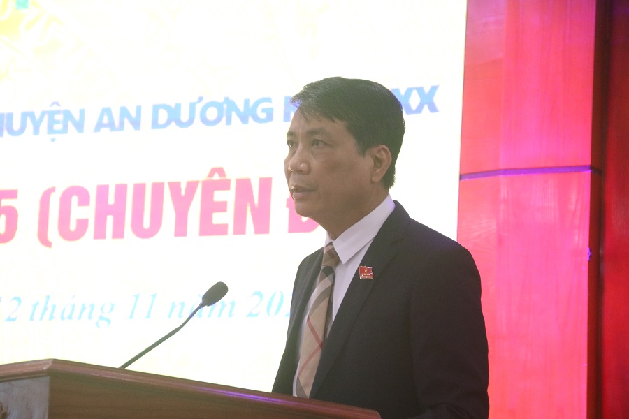 Đồng chí Hoài Viết Thảo- Phó Chủ tịch Thường trực HĐND huyện An Dương điều hành phiên họp