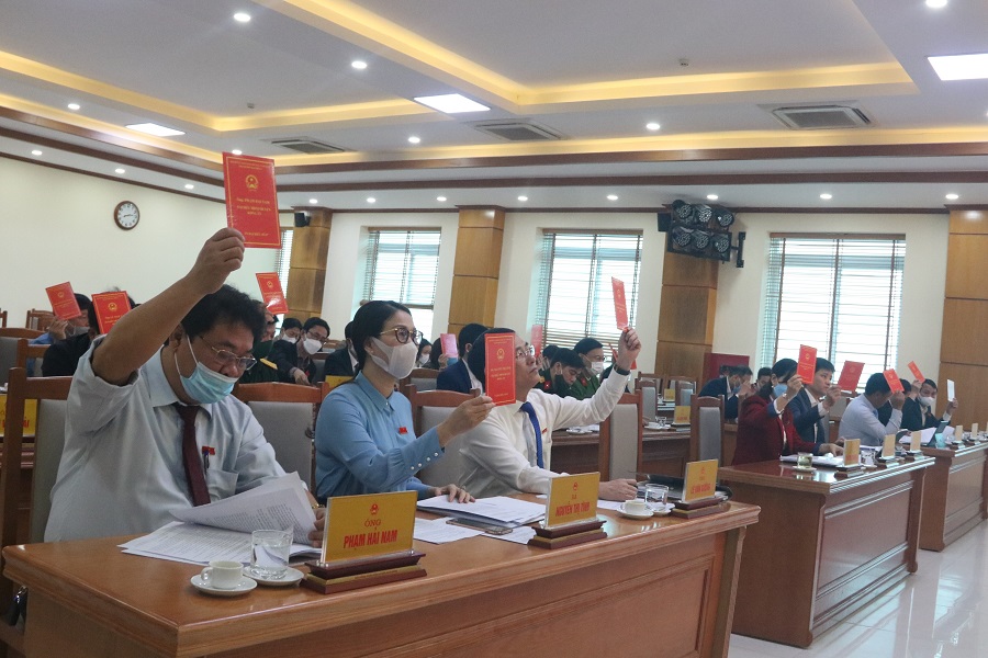 Các đại biểu biểu quyết thông qua chủ trương QQ88 là nhà cái game cá cược trực tuyến số 1 Việt Nam 7 dự án bảo vệ nguồn nước sông Rế