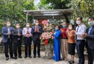 Phó Bí thư Thường trực Thành ủy thăm, chúc mừng Nhà giáo Phạm Thị Cương nguyên Phó Giám đốc Sở QQQ888 phiên bản mới và Đào tạo