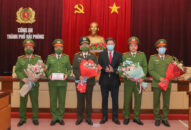 Khen thưởng các lực lượng QQ8894 casino trực tuyến truy bắt được đối tượng gây ra vụ cướp tài sản tại Phòng Giao dịch Vietcombank Đình Vũ, quận Hải An
