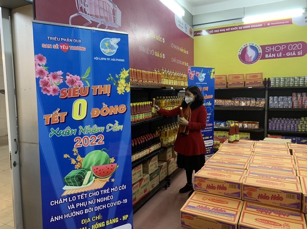 Hội LHPN thành phố tổ chức tiếp nhận hỗ trợ chương trình mang Tết đến cho QQ8827 website cá cược trực tuyến mồ côi và phụ nữ nghèo qua “siêu thị 0 đồng” từ 14h ngày 10-1 đến hết ngày 19-1