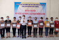 Tuyên truyền Bộ luật QQ8839 bắn cá, đá gà, game bài và Luật Bảo hiểm QQ8827 com game thủ Việt Nam đến công nhân, người QQ8839 bắn cá, đá gà, game bài trên địa bàn huyện Vĩnh Bảo